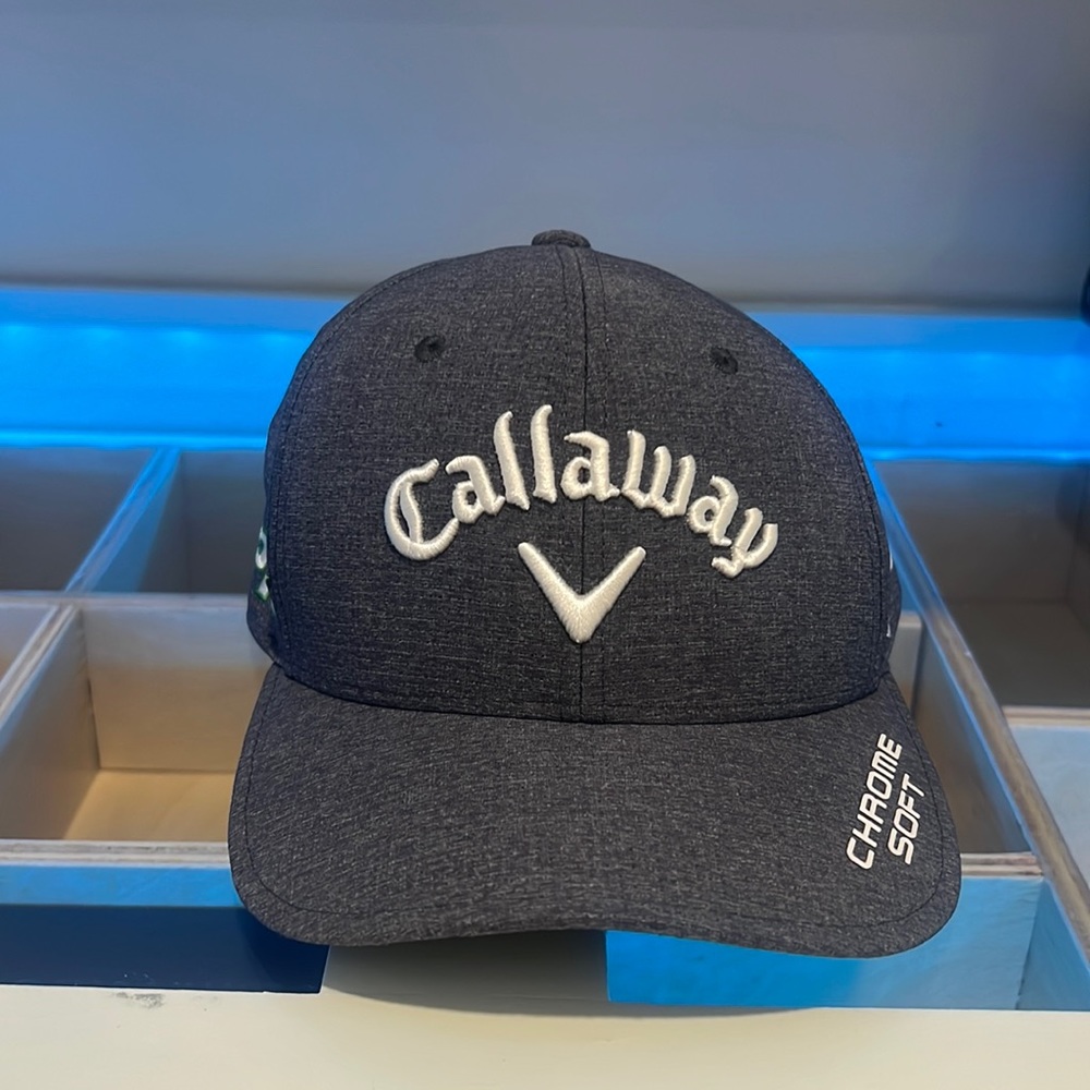 Men’s Callaway hat.